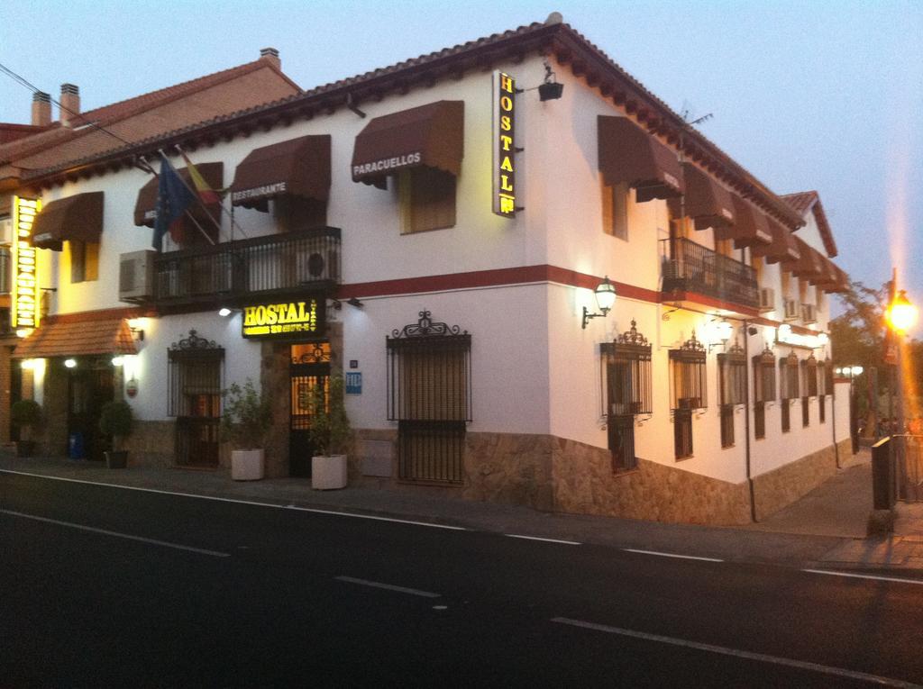 Hostal Paracuellos 파라쿠엘로스데자라마 외부 사진