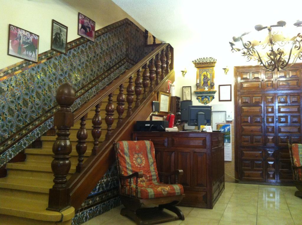 Hostal Paracuellos 파라쿠엘로스데자라마 외부 사진