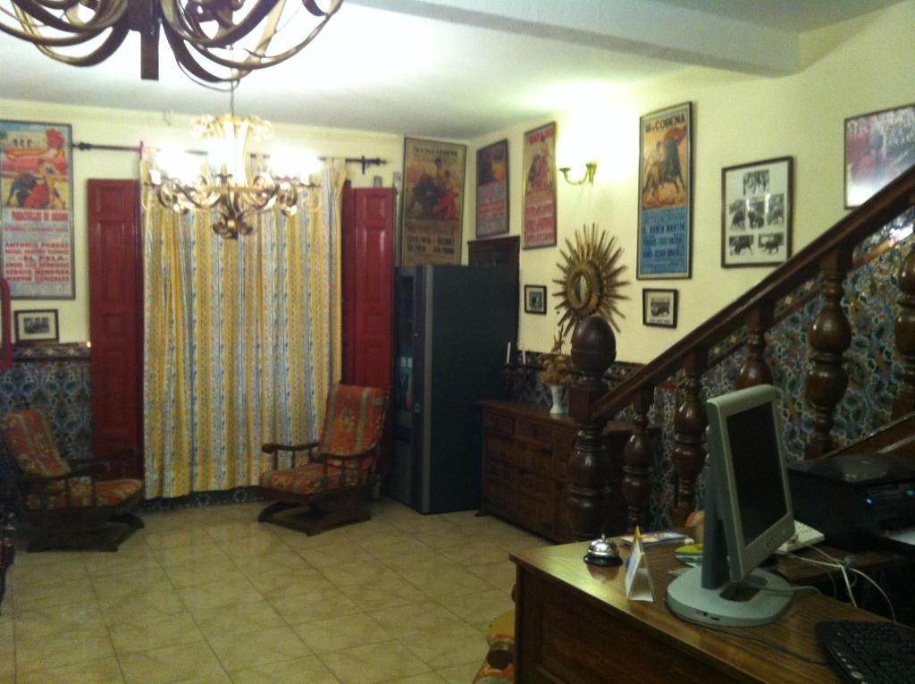 Hostal Paracuellos 파라쿠엘로스데자라마 외부 사진