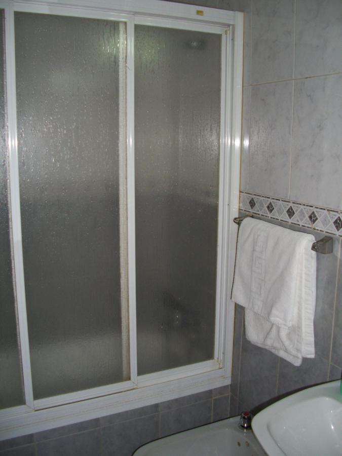 Hostal Paracuellos 파라쿠엘로스데자라마 객실 사진